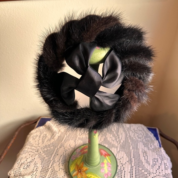 Black Mink MCM Halo Hat / True vintage c1960s with Black Gloves main image 10